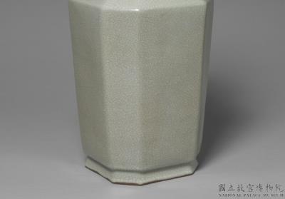 图片[2]-Octagonal vase with green glaze, Qing dynasty, Qianlong reign (1736-1795)-China Archive